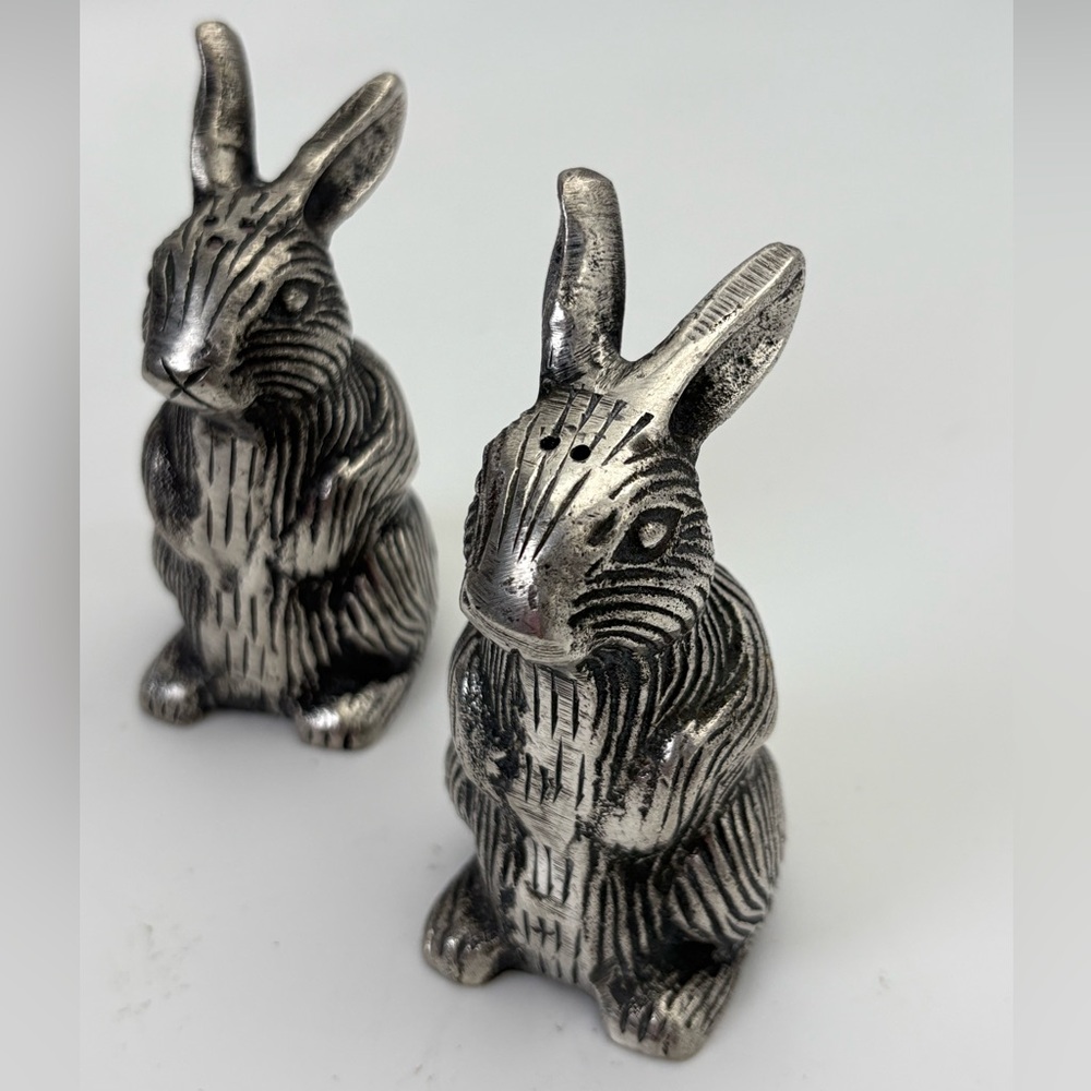 Vintage Pewter Bunny/Rabbit Salt and Pepper Shakers - Picture 4 of 11